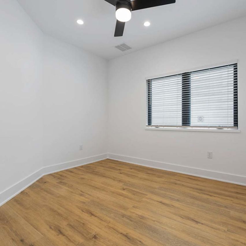 Venetian White Oak Rigid Core Vinyl