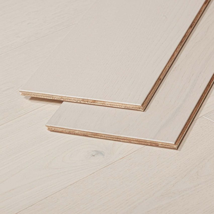 Wire Brushed Glacier Hickory Flooring - 7.5