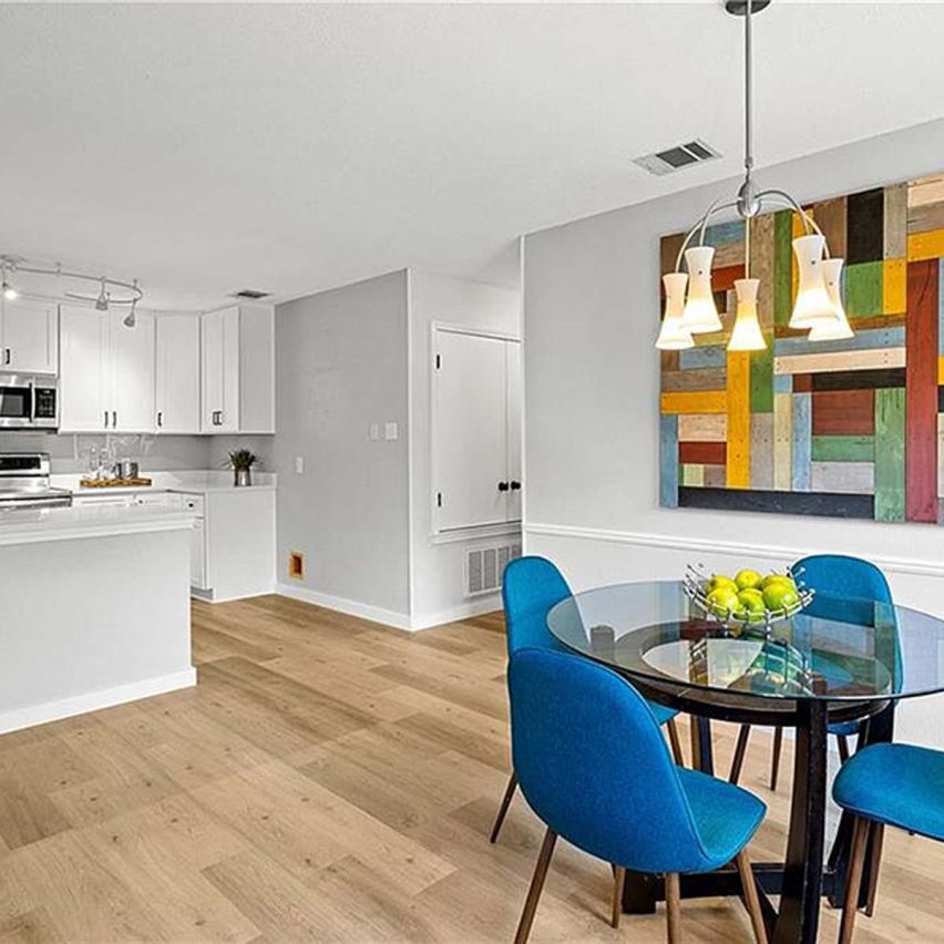 Wire Brushed Everest White Oak Rigid Core Vinyl