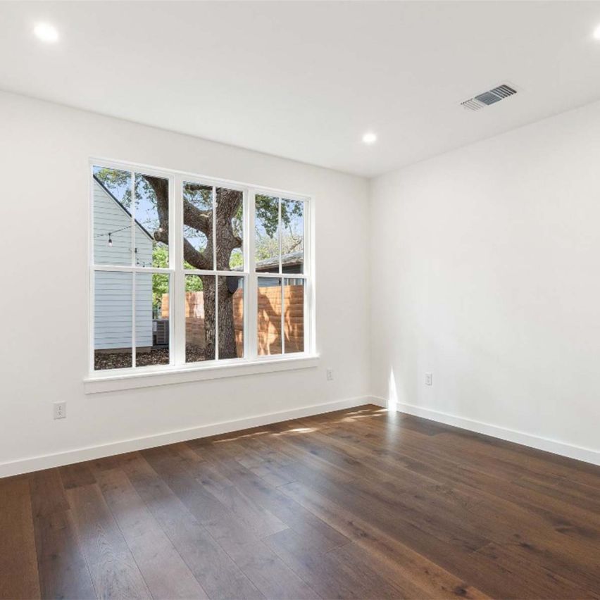 Wire Brushed Yellowstone Hickory Flooring - 7.5