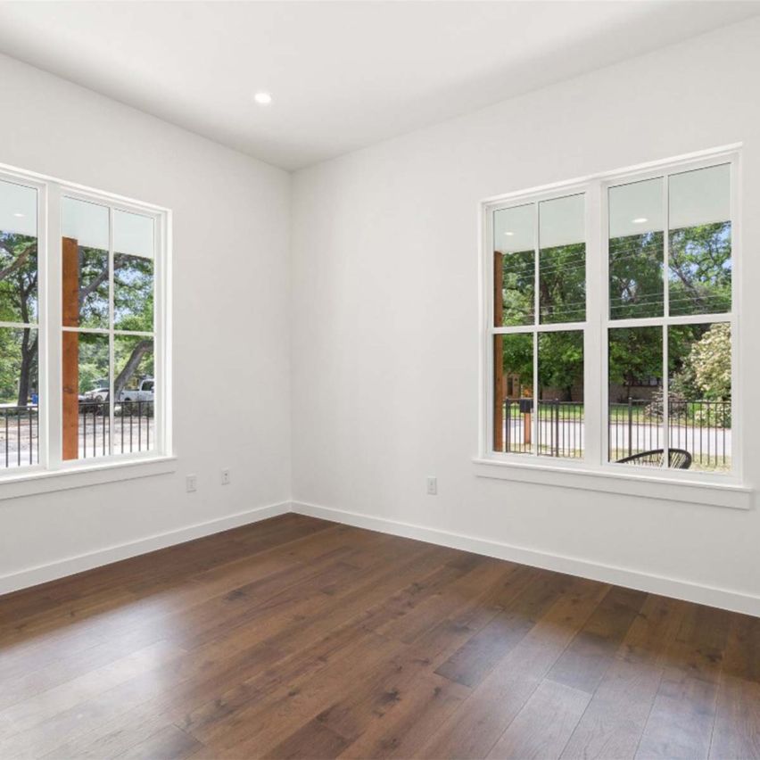 Wire Brushed Yellowstone Hickory Flooring - 7.5